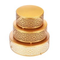 Vente chaude Premium Métal Laiton Gravure Gâteau Stand Forme ronde avec Grande Base Or Brillant pour La Maison Restaurants Hôtels Table