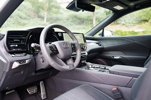 Lexus RX 500h F Sport Performance 2023 d'occasion en excellent état, prêt à être expédié - Product Image 3