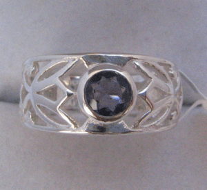 Anillo de Iolita Natural para Mujer Shah Gems, Plata de Ley 925 con Baño de Rodio, Estilo Elegante para Uso Diario y Regalos - Product Image 1