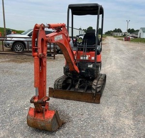 Mini pelle KX033-4 Kubota 2023-Chenille compacte de 3.3 tonnes avec charge nominale de 0.95 tonnes, moteur Kubota, hydraulique avancée - Product Image 1
