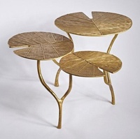 Table basse moderne en métal de luxe doré, design classique à grandes feuilles, construction élégante à trois niveaux pour salon