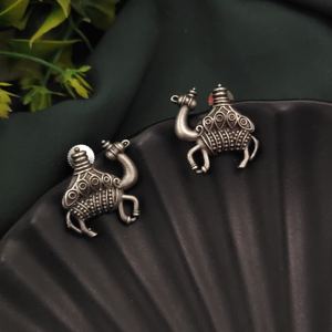 Meilleures ventes Boucles d'oreilles camel en argent de haute qualité Direct Inde Motif géométrique Bijoux de mode Fourniture directe de haute qualité - Product Image 1