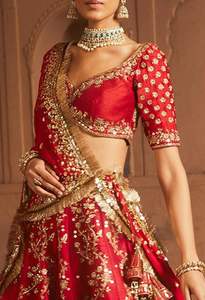 Magnifique collection de lehenga choli traditionnel d'hiver tendance avec fausse fourrure - Product Image 3