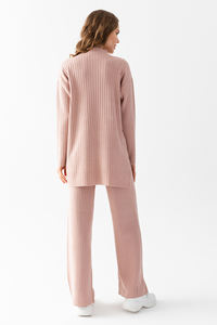 Ensemble de survêtement deux pièces en tricot pour femme Ensemble pull et pantalon surdimensionnés à col roulé uni de haute qualité Tricots texturés doux - Product Image 4