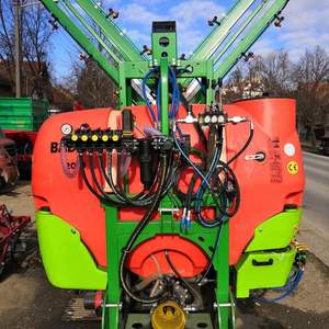 Pulverizador de Barra con Bomba Montada en 3 Puntos, Tanque de 600L, Accionamiento por Toma de Fuerza, para Tractor de 50-100HP, Maquinaria Agrícola, Fácil Operación, 1 Año de Garantía - Product Image 2