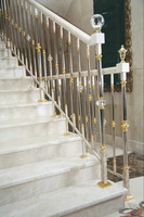 Accessoires de garde-corps en acier inoxydable de meilleure qualité utilisés dans les rampes et les raccords de boîtier d'escalier, y compris les supports, les coudes et les couvertures