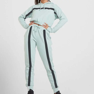 Conjunto Deportivo de Entrenamiento para Mujer de Alta Calidad, Proveedor Pakistaní, Ropa Deportiva de Invierno con Patrón Liso para Mujer, MOQ Bajo - Product Image 1