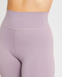 Leggings taille haute à noyau de lavande avec logo personnalisé Leggings de yoga pour les femmes avec dos en forme de V taille élastique vêtements d'entraînement de gymnastique actifs - Product Image 6