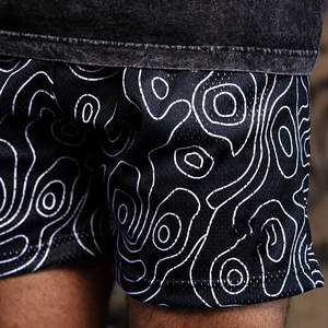 Shorts de topographie en maille avec impression par sublimation personnalisée pour hommes-Shorts de course noirs pour hommes nouvellement arrivés - Product Image 3