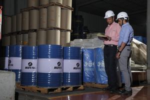 ROYAL HYDREX <b>ISO</b> VG <b>32</b> <b>Hydraulic</b> <b>Oil</b> Automotive Lubricant with Base <b>Oil</b> Type Adhesive - Product Image 2