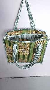 กระเป๋าโท้ทผ้าควิลท์งานแฮนด์เมดลายป่าดิบชื้น ทำจากผ้าฝ้ายสไตล์โบฮีเมียน สำหรับผู้หญิง ใช้เป็นกระเป๋าสะพายไหล่ หรือขายต่อ - Product Image 3