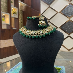 Magnifique collier Kundan plaqué or ensemble boucles d'oreilles pour femmes bijoux de créateur pour mariage et fête porter - Product Image 1