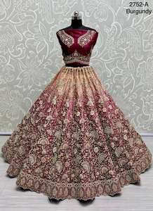 Lehenga choli ออกแบบเจ้าสาวด้วยด้ายหลายและงาน zari - Product Image 2