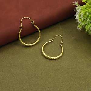 Boucles d'oreilles créoles classiques dorées et argentées, grandes créoles texturées, boucles d'oreilles tendance pour femmes - Product Image 5