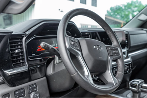 LISTO PARA CONDUCIR - USADO, VOLANTE A LA IZQUIERDA |   CONDUCCIÓN DERECHA |   989 MILEAGEESS 2023 CHEVROLET SILVERADO 1500 CREW CAB RST Z71 - Product Image 2