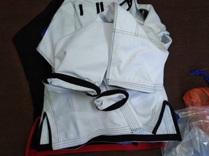 Ensemble de Kimono de Jiu-Jitsu en Coton Unisexe avec Logo Avant, Vêtements de MMA avec Options de Tissage Or Perlé et Diamant - Product Image 2