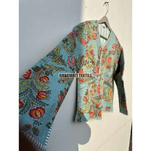 Fait à la main Kantha coton femmes court manteau d'hiver indien réversible broderie florale tissé matelassé conception respirant pour l'automne - Product Image 4