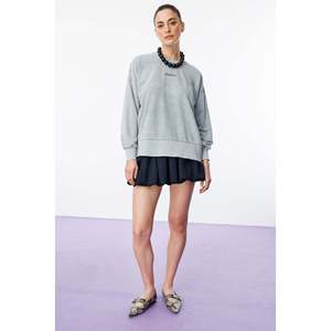 Sweat-shirt à effet délavé avec slogan - Product Image 1