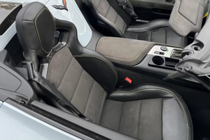 Corvette Cabriolet 2022 d'occasion en excellent état, prix de gros, faible kilométrage, aucun problème mécanique, prête à rouler - Product Image 4