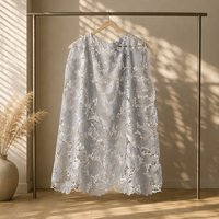 Tissu en dentelle guipure tissée blanche florale 220 g/m² ajourée au crochet, brodée au laser, pour robes de mariée, robes de soirée et ameublement