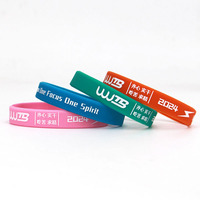 Logo personnalisé avec texte brillant dans le noir Bracelets en silicone
