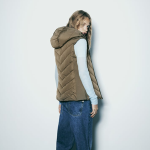 Latest Style Custom <b>Women</b> Puffer Factory Price Cotton <b>Women</b> Puffer <b>Jacket</b> Slim Fit With Zipper <b>Sleeveless</b> <b>Jacket</b> - Product Image 4