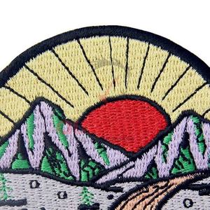 Design personnalisé Écusson Brodé Insigne OEM Service Bonne Qualité Meilleur Fabricant Tissu Écussons Brodés Vente en Gros - Product Image 5