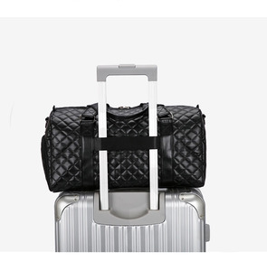 Último estilo OEM Venta caliente Último diseño Duffel Gym Travel Sports Bag Logotipo personalizado Duffel Sports Bag Elegante Sports Kit Duffel Bag - Product Image 3