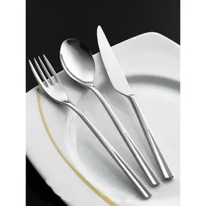 Ensemble d'ustensiles de table tendance, finition argentée élégante, cuillère, fourchette, couteau, pour une expérience culinaire élégante à la maison - Product Image 3