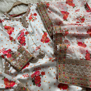 Ssumaira revela la elegante colección Anarkali, mezcla de seda bordada intrincada, estampados atemporales con gracia - Product Image 1