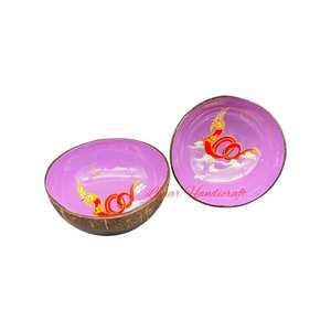 Ensemble de bols en noix de coco faits à la main du Vietnam de haute qualité avec finition laquée et design décoratif en nacre - Product Image 5