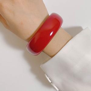 Bracelets en résine imperméables de créateur pour femmes avec couleurs personnalisées, bijoux tendance pour femmes modernes, option cadeau d'affaires Apex Align - Product Image 1