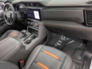 CLEAN 2023G-1500 Sie _ RRA AT4 Tripulación Cabina 4WD - Product Image 6