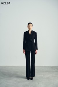AUDREY NOTCHED BLAZER Tissu écologique Costumes confortables pour femmes Blazers avec pantalon Blazer à manches longues avec col en cuir - Product Image 5