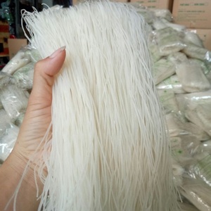 วุ้นเส้นข้าวคุณภาพสูง ปลอดภัย ถูกสุขอนามัย ยี่ห้อซิลค์เชนส์ ขนาด 500 กรัม เส้นก๋วยเตี๋ยวข้าวเกรดดี ผลิตในเวียดนาม อายุการเก็บรักษา 24 เดือน - Product Image 3