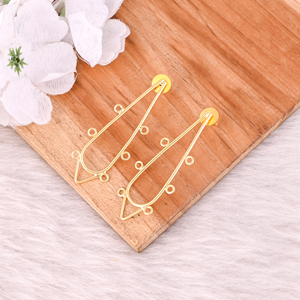 Pendientes de Botón Clásicos de Latón Chapado en Oro Amarillo, Pendientes de Botón de Diseñador Hechos a Mano con Latón Chapado en Oro de Alta Calidad, Regalo de Cumpleaños - Product Image 3