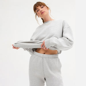 เสื้อสเวตเชิ้ตผู้หญิงไซส์ใหญ่แบบ OEM ตกแต่งมุก ผ้าฟลีซ ระบายอากาศได้ดี เสื้อคลุมแบบสวมหัว เสื้อผ้าฤดูหนาว ทรงโอเวอร์ไซส์ - Product Image 1