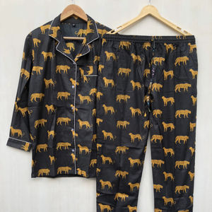 ชุดนอนผ้าฝ้ายลายเสือพิมพ์ลายทำมือ ชุดนอนอินเดียสำหรับผู้หญิง ชุดลำลองผ้าฝ้ายพร้อมกระเป๋าหิ้ว ผ้าฝ้ายน้ำหนักเบา - Product Image 1