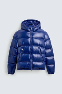 Veste matelassée douce et isolante pour une utilisation en extérieur pendant la saison froide, avec rembourrage respirant et construction durable - Product Image 6