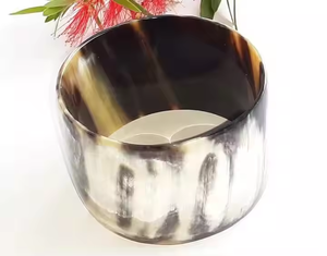Pulsera de cuerno de búfalo ajustable perfecta para uso diario por capas y artesanía de media luna - Product Image 1