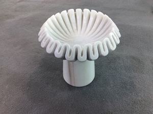 Bol à volants en marbre élégant fait à la main Design de luxe avec un attrait intemporel Artisanat sculpté unique pour la décoration de la maison de fête - Product Image 4