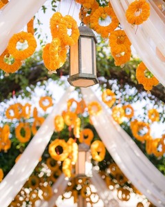 Marigold tenture murale pour décorations de mariage Haldi Mehndi scène toile de fond plafond guirlande de fleurs pour événements de fête décor de mariage - Product Image 1