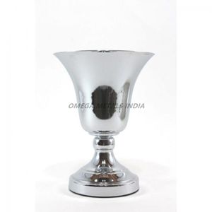 Ensemble de vases en métal New Look au design noir élégant et aux formes modernes pour une décoration intérieure élégante et des affichages floraux élégants - Product Image 6