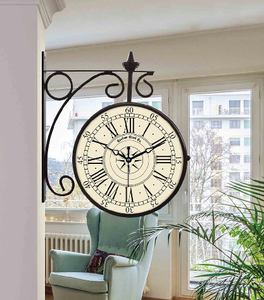 Horloge de vitesse squelette vintage détaillée. Les chiffres romains entourent des mécanismes visibles captivants. Disponible aux prix de gros. - Product Image 5