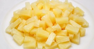 Meilleures ventes de morceaux d'ananas de reine en conserve trempés dans de l'eau sucrée Ananas en conserve Standard d'exportation Fabricant vietnamien - Product Image 2