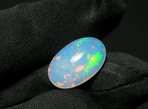 โอปอลไฟสีขาวรูปหัวใจทรงคาโบชอง 4.35 กะรัต เกรด AA+ คุณภาพสูง โอปอลไฟเอธิโอเปีย แบบหลวม - Product Image 3