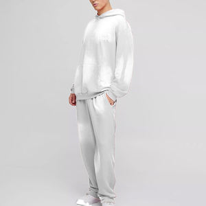 Ensemble de survêtement pour homme avec logo personnalisé, en molleton épais, imprimé en relief 3D, pantalon de survêtement évasé et sweat-shirt - Product Image 3