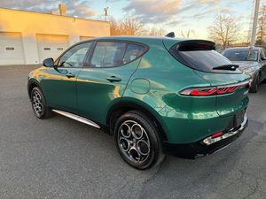 Modelo Mejor Calificado Verde 2024 Alfa-Romeo Tonale TI - Product Image 2