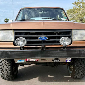 Ford Bronco Eddie Bauer 4x4 de 1987, occasion, boîte manuelle 4 vitesses, moteur V8 5.0 litres, couleur châtain clair, modifications tout-terrain - Product Image 1