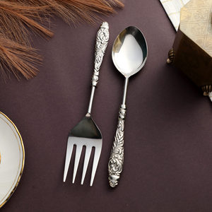 Juego de cuchara y tenedor de servicio con mango en relieve plateado de metal de lujo al mejor precio del exportador indio - Product Image 2